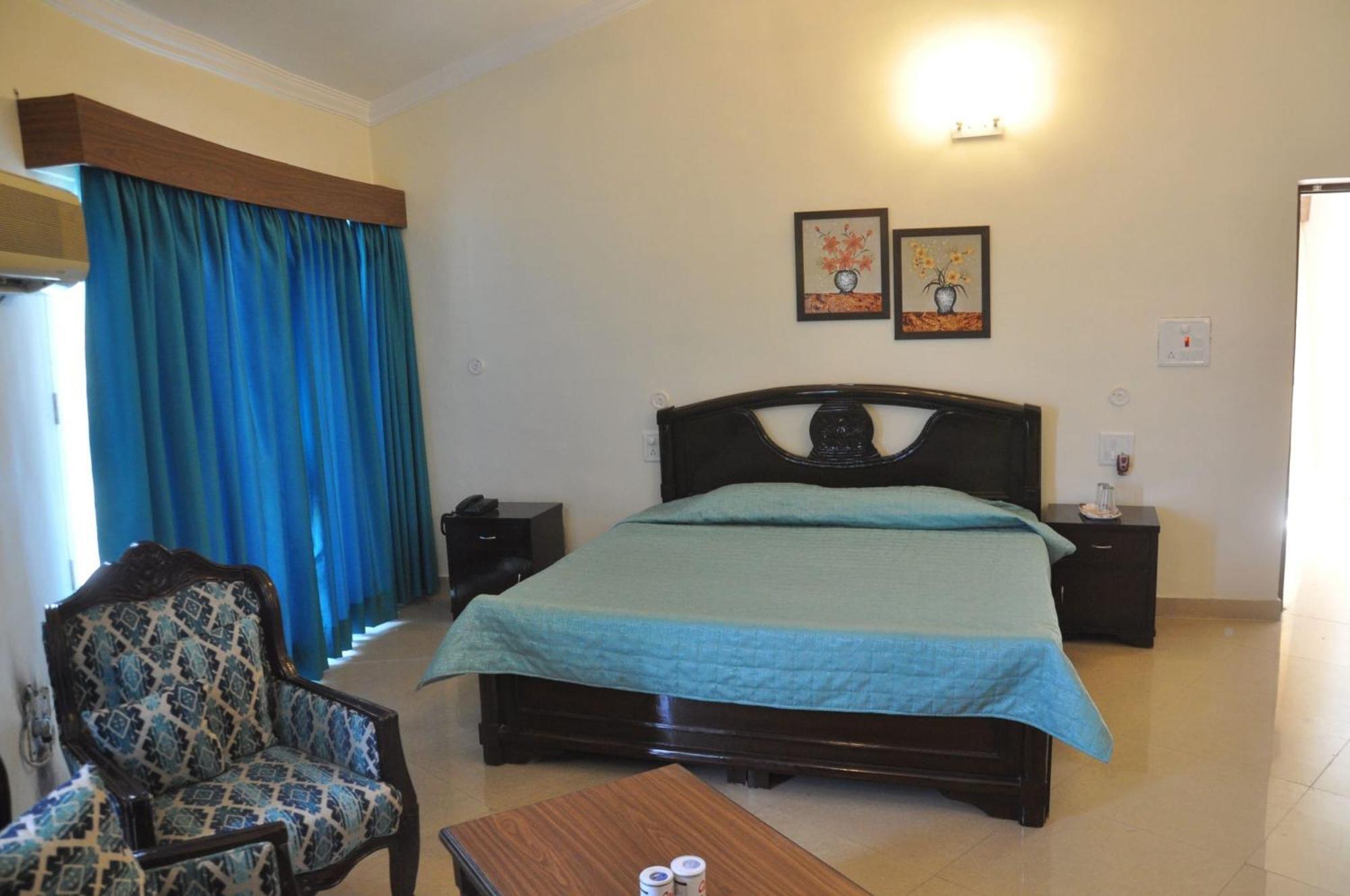 Karna Lake Tourist Resort Karnal Exterior photo